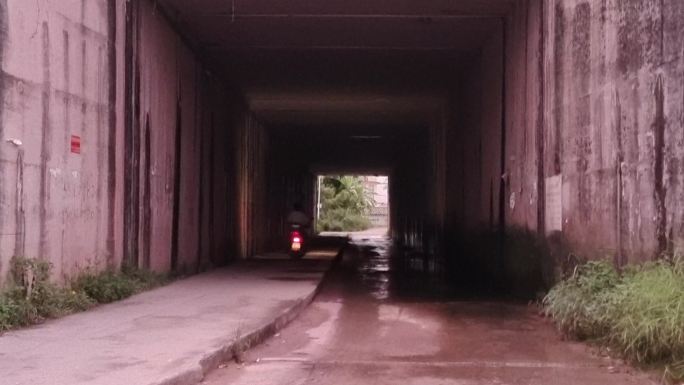 过铁路隧道过隧道穿越隧道横过隧道穿过暗道