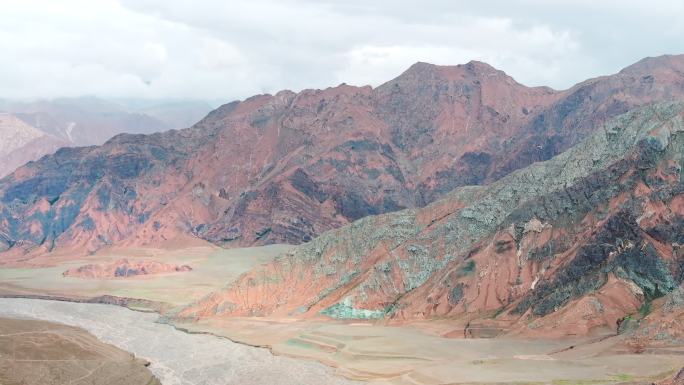 青海昆仑山脉地貌河流青藏铁路大气航拍