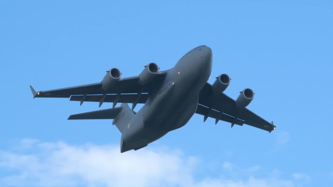 稳定：印度空军C-17运输机起飞
