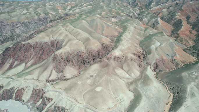 新疆喀拉峻草原牛奶河航拍