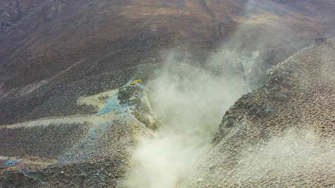 危险碎石 边坡破碎 山区开采 矿山爆破