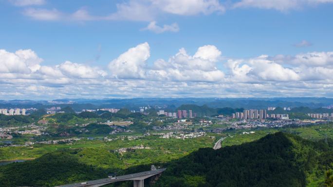 远看城市全貌云彩翻滚