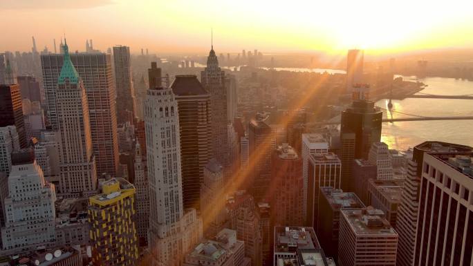城市航拍纽约曼哈顿市中心摩天大楼日出河流