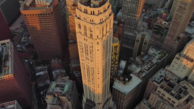 城市航拍纽约曼哈顿市中心摩天大楼日出阳光