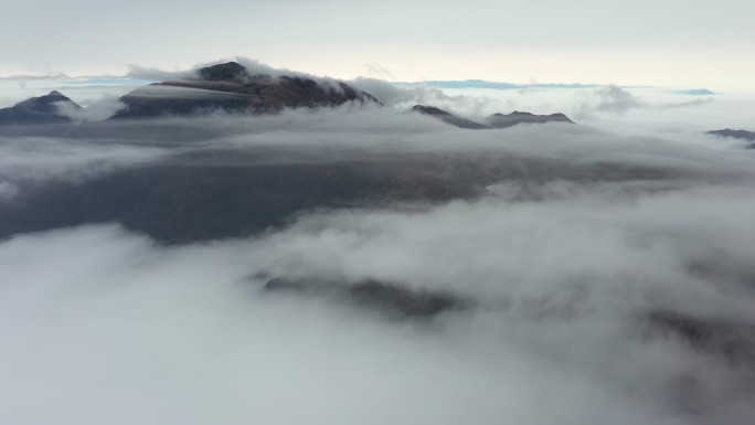 航拍冬季云雾缭绕的桂林全州天湖