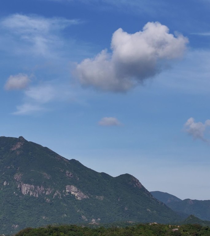 航拍蓝天山地和云朵