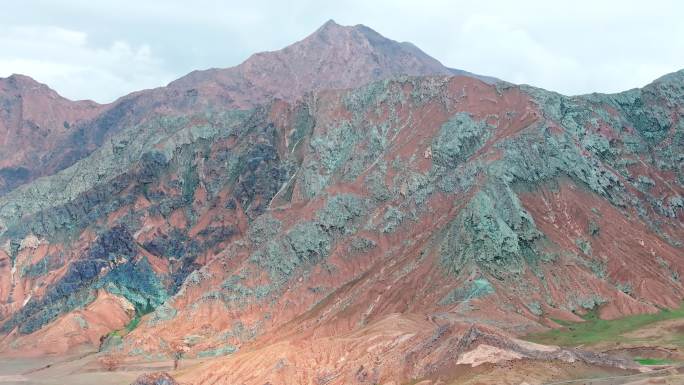 青海昆仑山脉地貌河流青藏铁路大气航拍