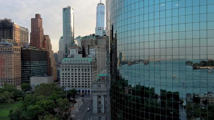 城市航拍纽约曼哈顿市中心摩天大楼日出街道