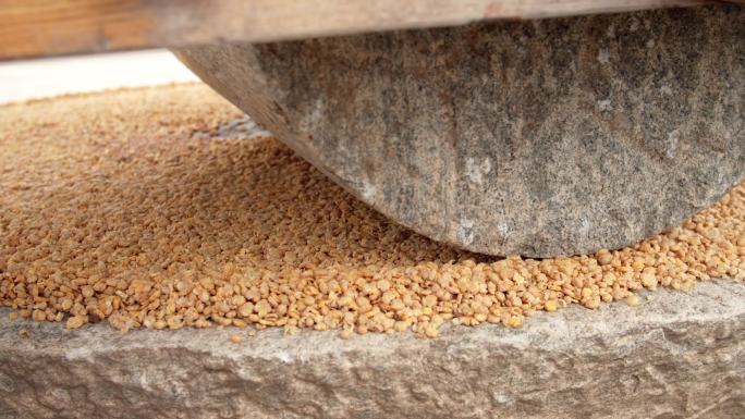 宣传片古法酱油酿造工艺石磨碾压大豆小麦