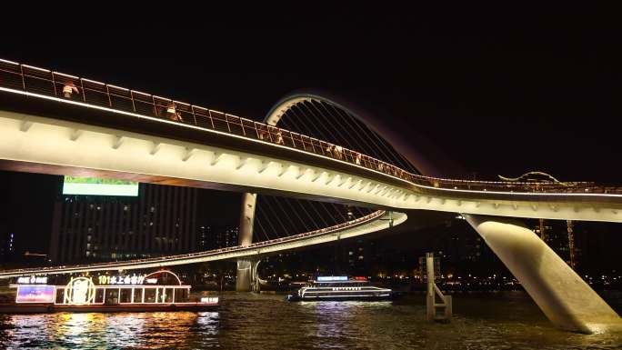 夜晚海心沙海心桥珠江河畔珠江夜游船