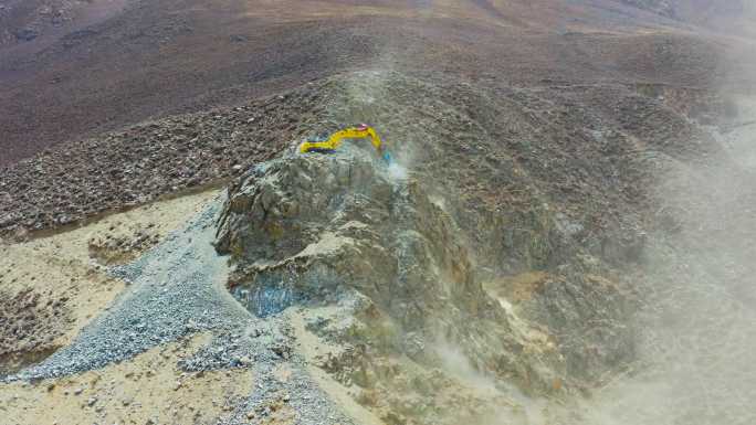 正在修的山区公路 开山 修路 山区修路