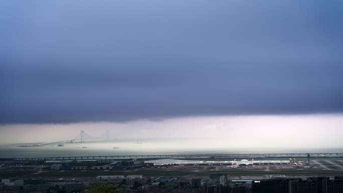 暴风雨下深圳机场航站楼全景延时