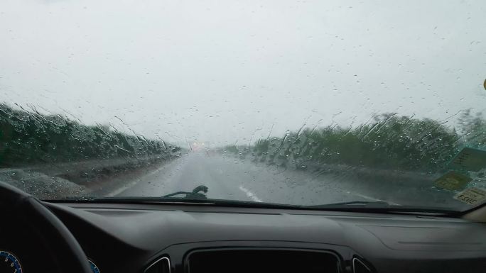 高速换挡打开雨刷