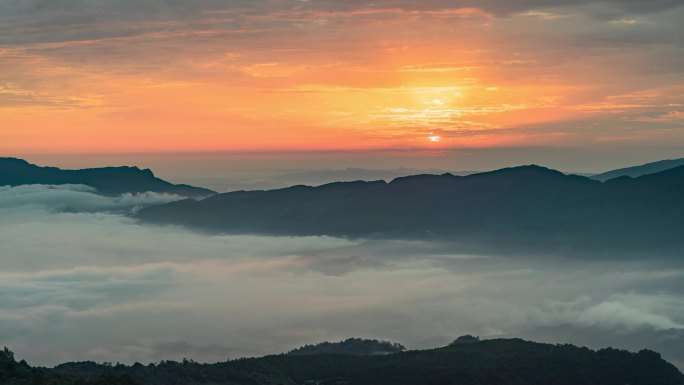 大气震撼日出云海风景延时广袤群山曙光