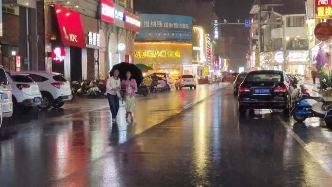 夜城市下雨夜晚雨季街景雨夜街伤感台风海葵