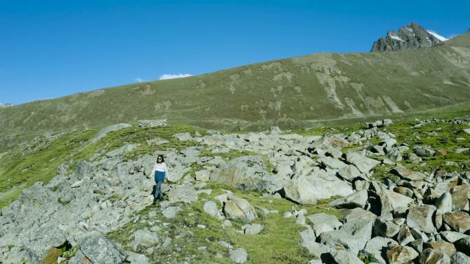雪山 山脚石头 旅游西藏 探险探索攀爬