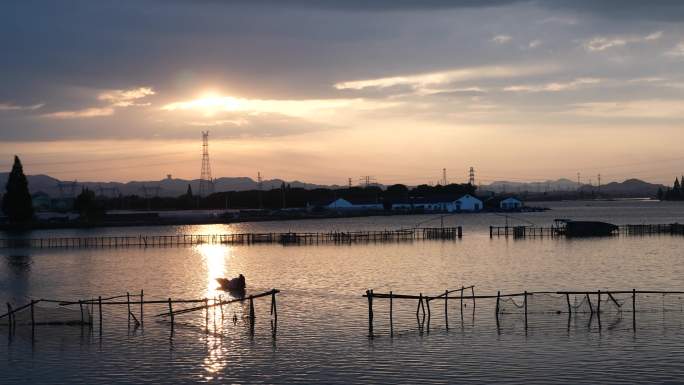 4K湖面夕阳渔箔小划船