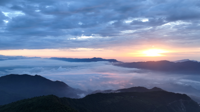 大气震撼日出云海风景广袤群山曙光