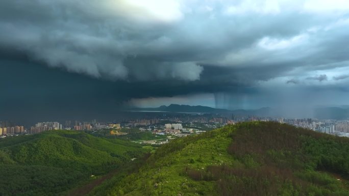 航拍昆明大雨