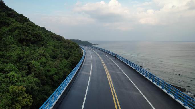 海南环岛旅游公路万宁山钦湾环段正门岭大桥