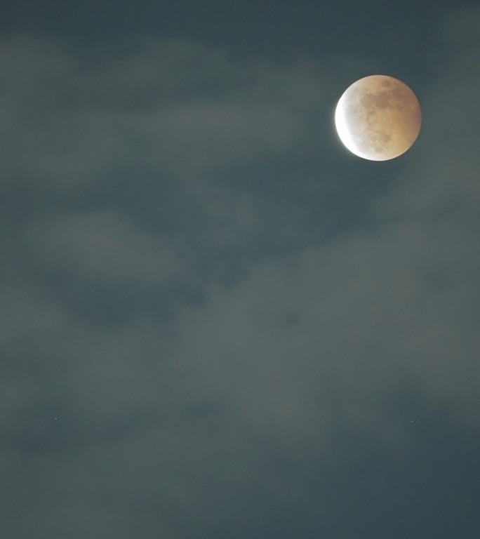 【4K竖版】月食过程延时，月亮升起