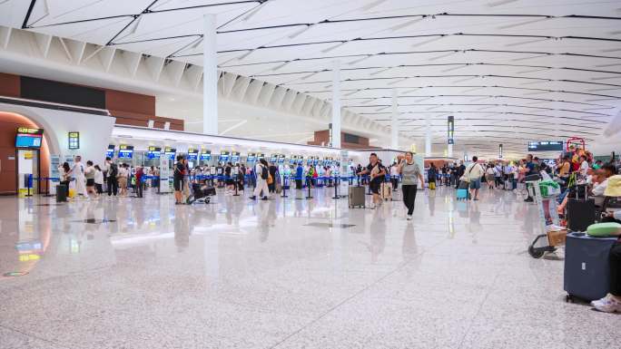 四川成都天府机场候机室与值机人群旅客延时
