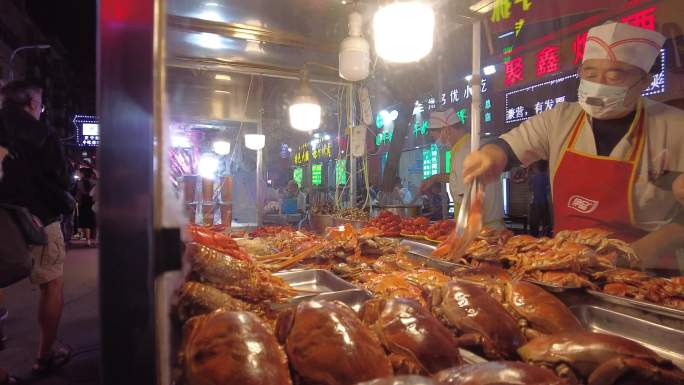 夜市烧烤宵夜热闹集市肉串外卖羊肉串烤串