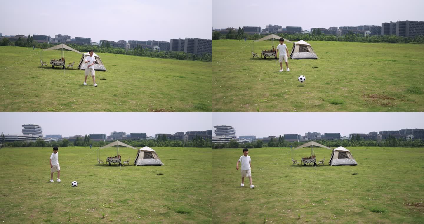 可爱的男孩户外露营 运动踢足球