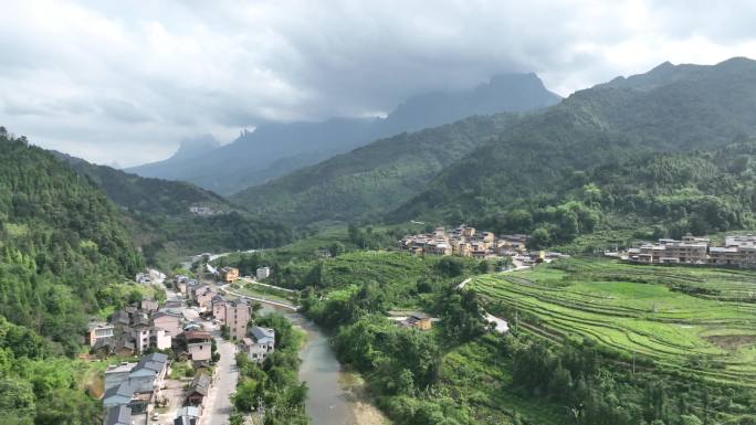 广西金秀圣堂山北门滴水村航拍2