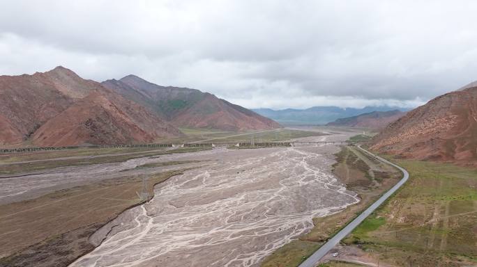 青海昆仑山脉地貌河流青藏铁路大气航拍