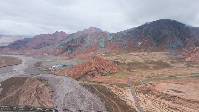 青海昆仑山脉地貌河流青藏铁路大气航拍