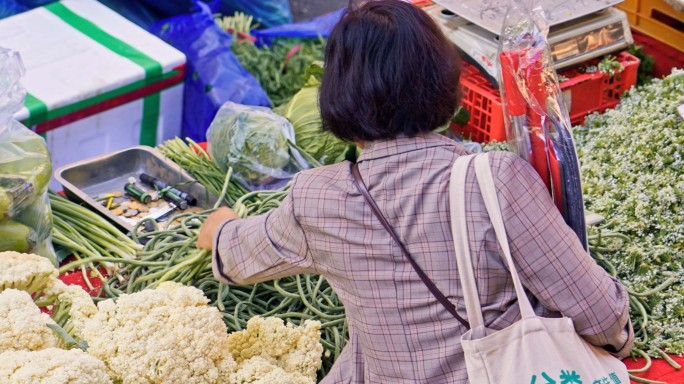 菜市场集市买菜农贸市场农产品早市人群街景