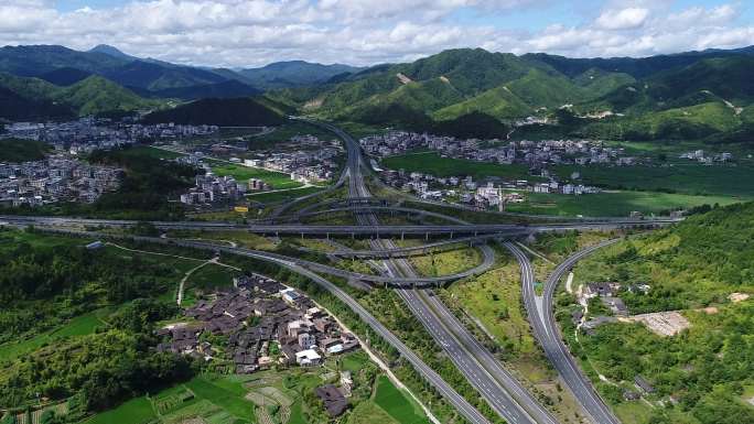 福建龙岩 高速公路 乡村 青山 大自然