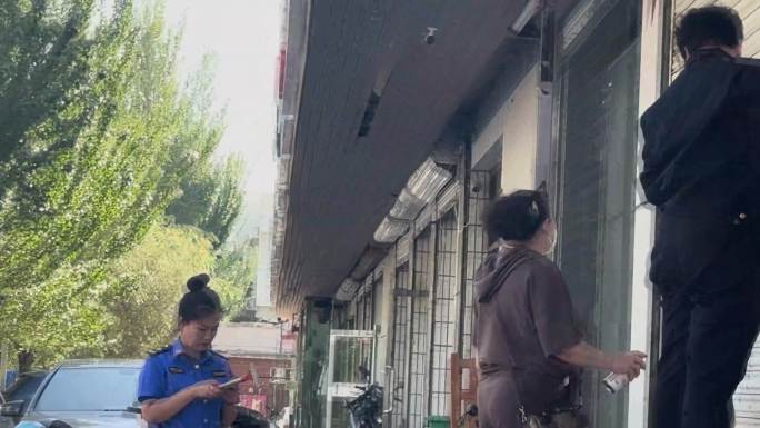 城管整治城市门脸房小广告