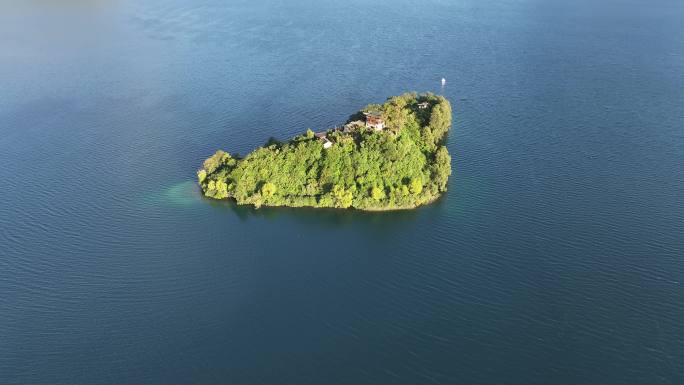 航拍泸沽湖湖风光 高原湖泊泸沽湖