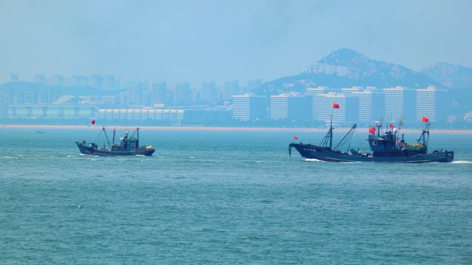 青岛西海岸开海 积米崖码头 捕鱼船队出海