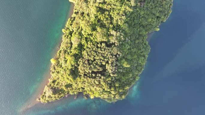 航拍泸沽湖湖风光 高原湖泊泸沽湖日出