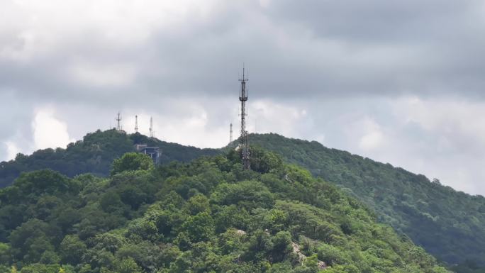 紫金山航拍蓝天白云绿水青山