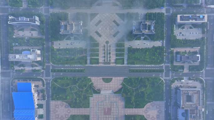 航拍枣庄新城穿云中的市政府办公楼