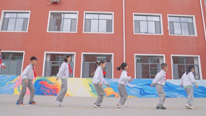 学生户外运动 跳格子 小游戏