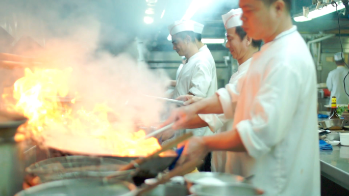 厨师炒菜，星级酒店后厨炒菜，烹饪炒菜