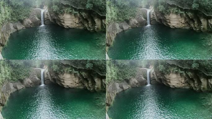 延时拍摄桂林大山里的峡谷瀑布