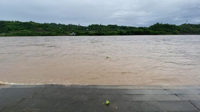 岷江洪水（慢镜头）