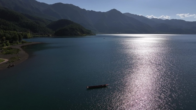 航拍泸沽湖湖风光 高原湖泊泸沽湖