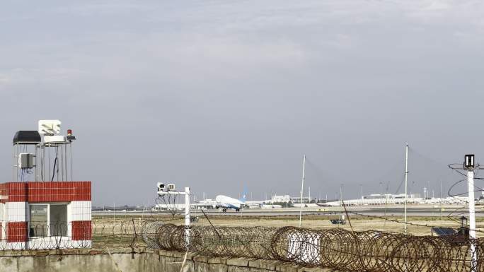 武汉天河机场厦门航空民航客机起飞