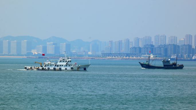 青岛西海岸开海 积米崖码头 捕鱼船队出海