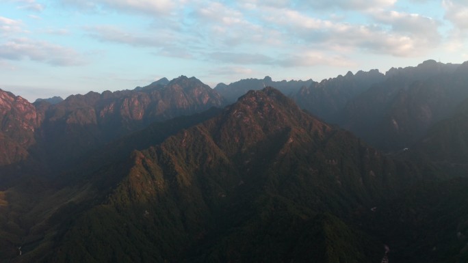 安徽省黄山市黄山风景区北大门景观日落航拍