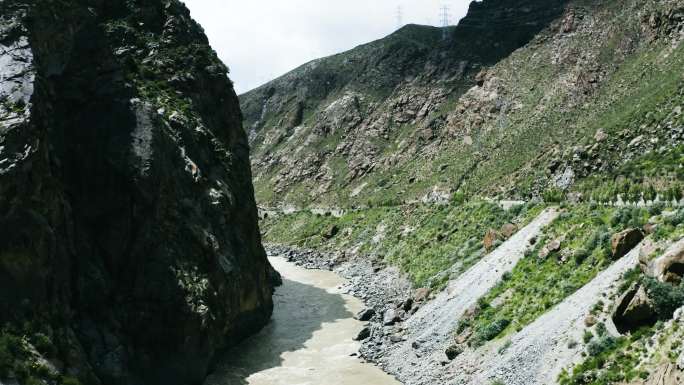 波涛汹涌 峡谷公路 山区公路 波涛 巨石