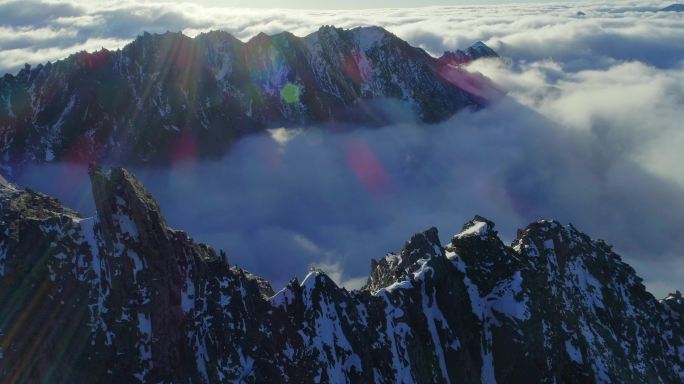 航拍川西雪山巴郎山日出美丽风景高原地貌