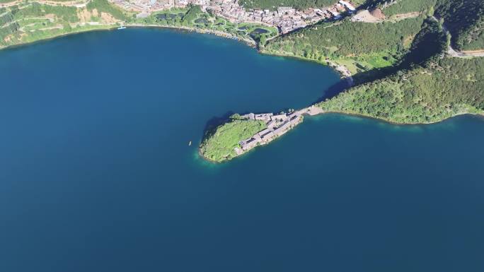 航拍泸沽湖格姆神山 高原湖泊泸沽湖